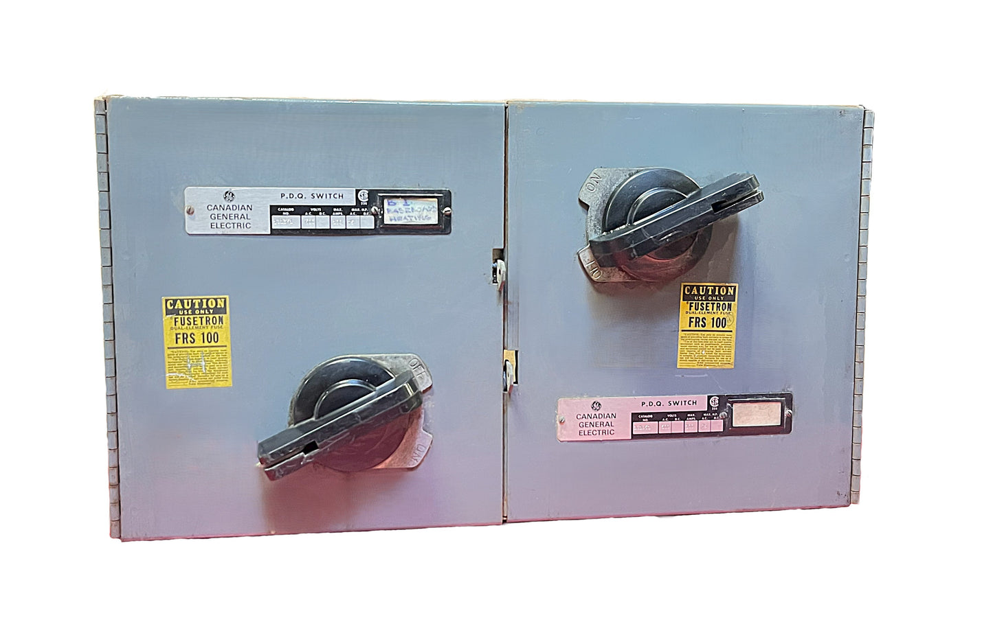 Canadian General Electric (CGE) Dual PDQ131361 Safety Switch Assembly G10-1621, 2 × 3-Pole, 100A Each, 600V AC, Non-Fusible, Rotary Handle, NEMA 1